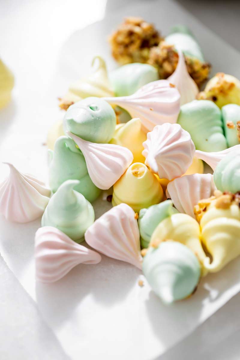 An easy recipe for making easter meringue kisses, dipped in chocolate and coated with nuts. A dairy and gluten free cookie recipe
