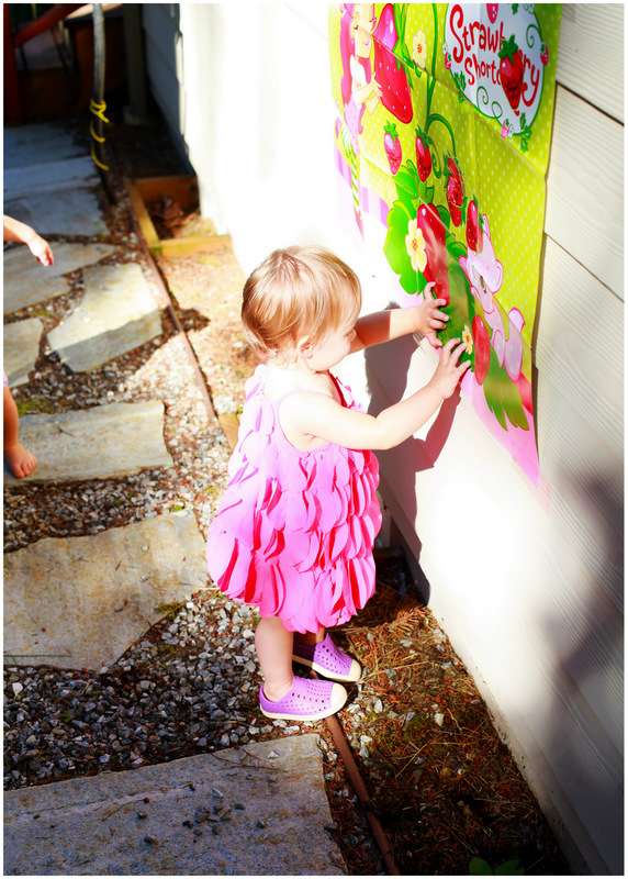 Birthday games - Pin the strawberry