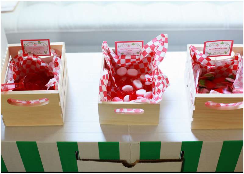 Gummy candy berry stand - Strawbwerry Shortcake 4th Birthday PLD