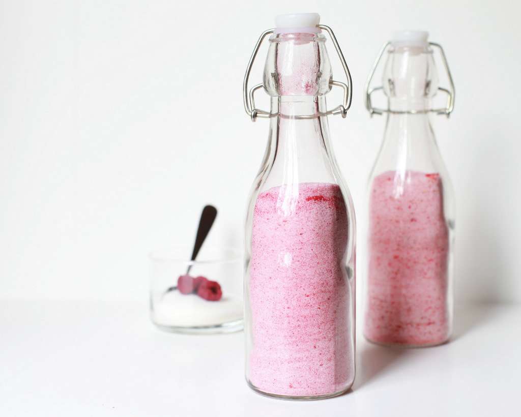 a quick 2 ingredient recipe for strawberry and raspberry sugar using freeze-dried berries. Perfect for baking with and gifting on Valentine's day