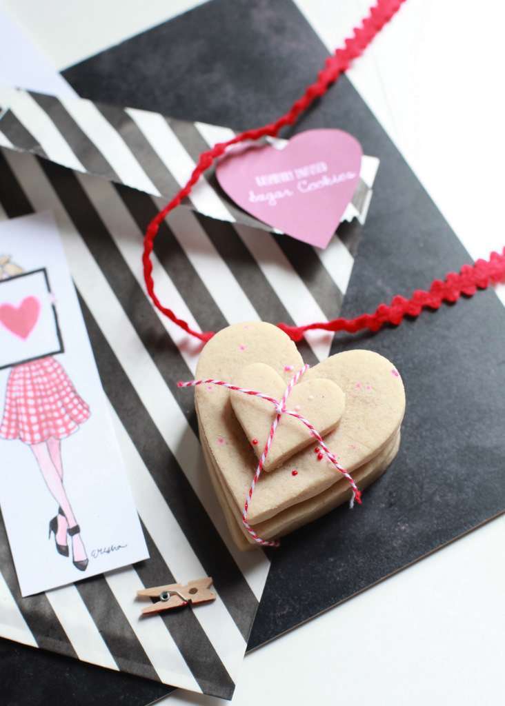 a quick 2 ingredient recipe for strawberry and raspberry sugar using freeze-dried berries. Perfect for baking with and gifting on Valentine's day