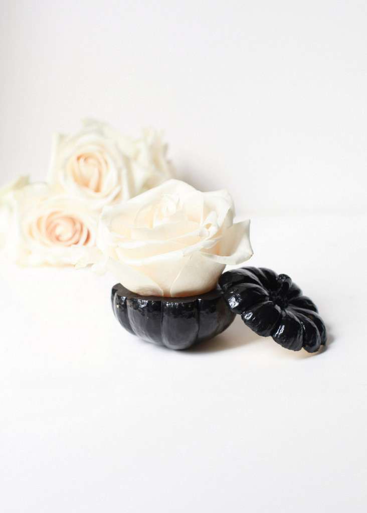 black_gold_mini_pumpkin_centerpiece_vase