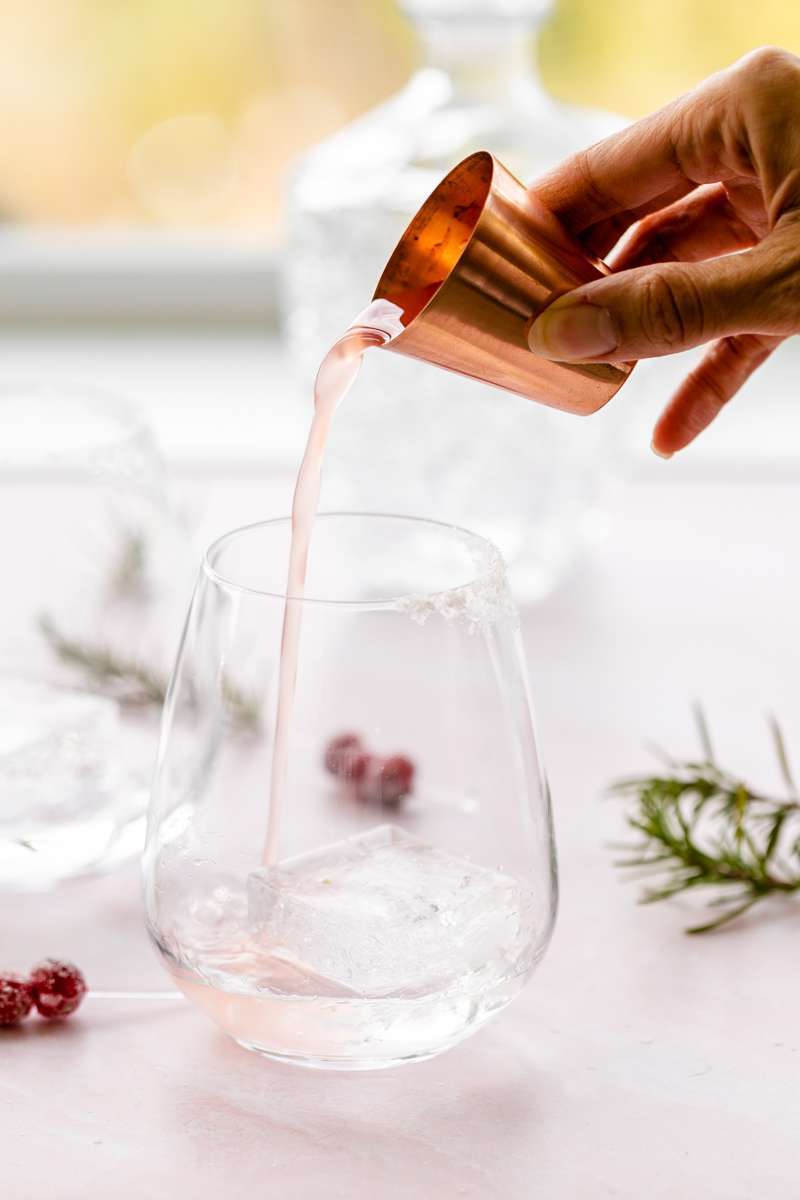 Recipe for cranberry Paloma tequila cocktails for the holiday season