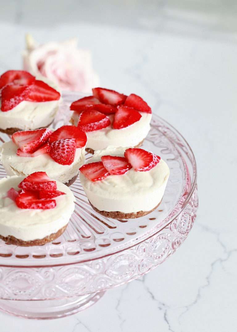 Raw Strawberry Rhubarb Cheesecakes | Posh Little Designs