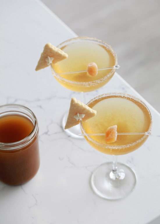 Pumpkin spice cocktail, champagne, pie, thanksgiving, fall