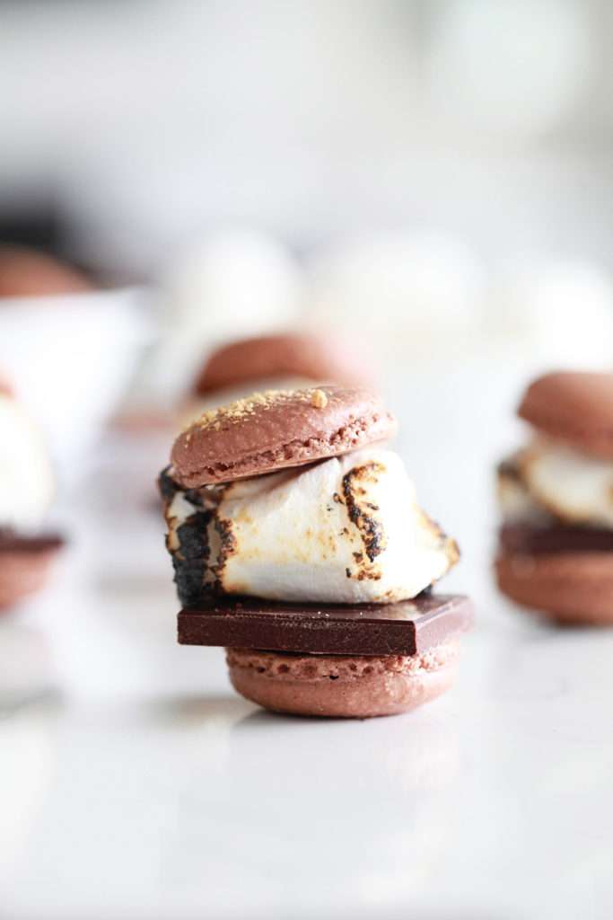 https://poshlittledesigns.com/2018/07/27/macaron-smores/#/ S'mores Macarons-Macaron-Gluten Free-Dairy Free-Chocolate-Summer Desserts-Glamping
