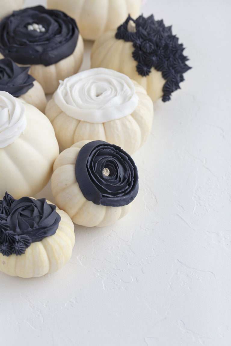 royal icing-piped-pumpkins-halloween-no-carve-flowers-fall-decor