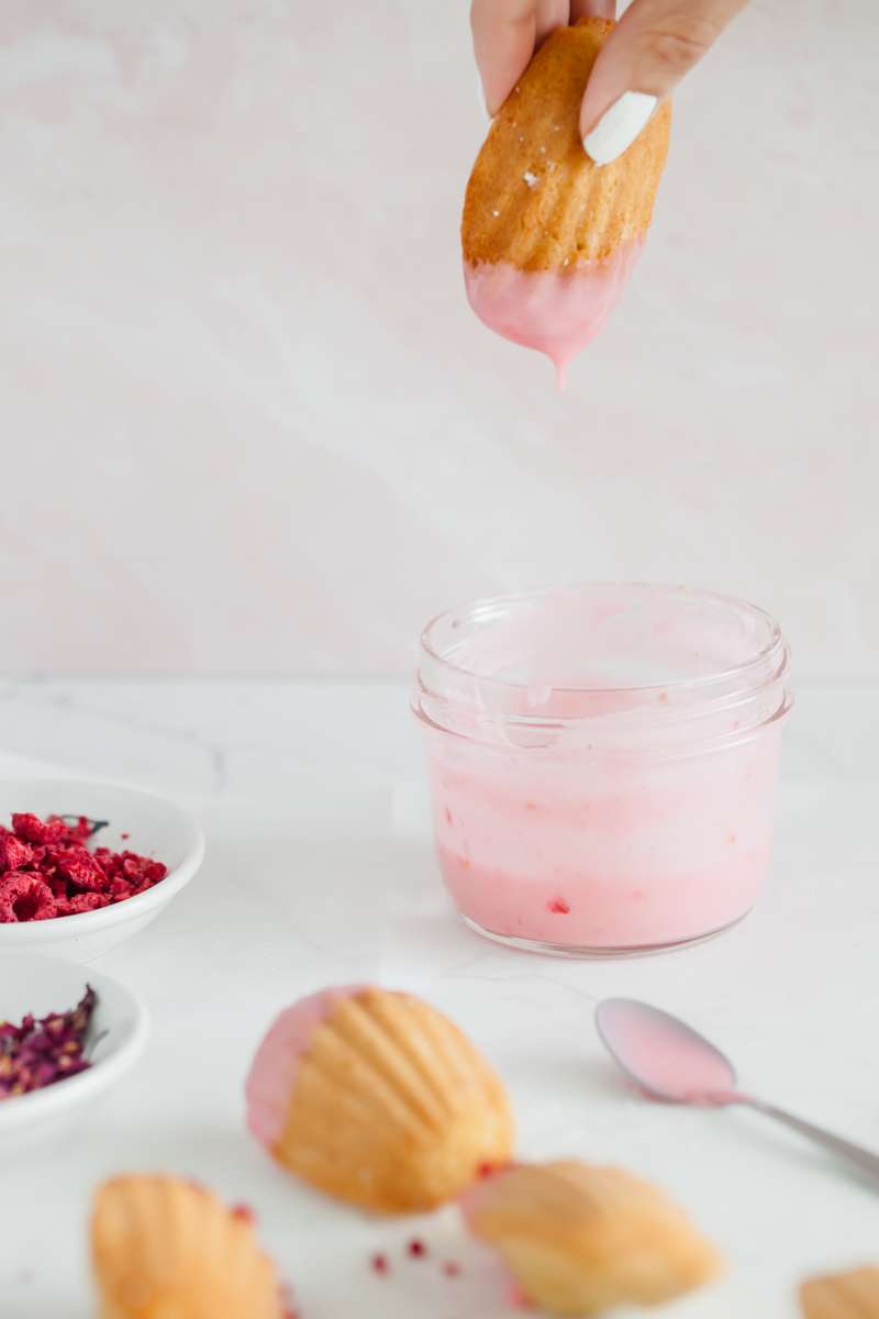 madeleines-french-recipes-baking-cakes-madeleine-pan-valentines-day-dairyfree-glutenfree