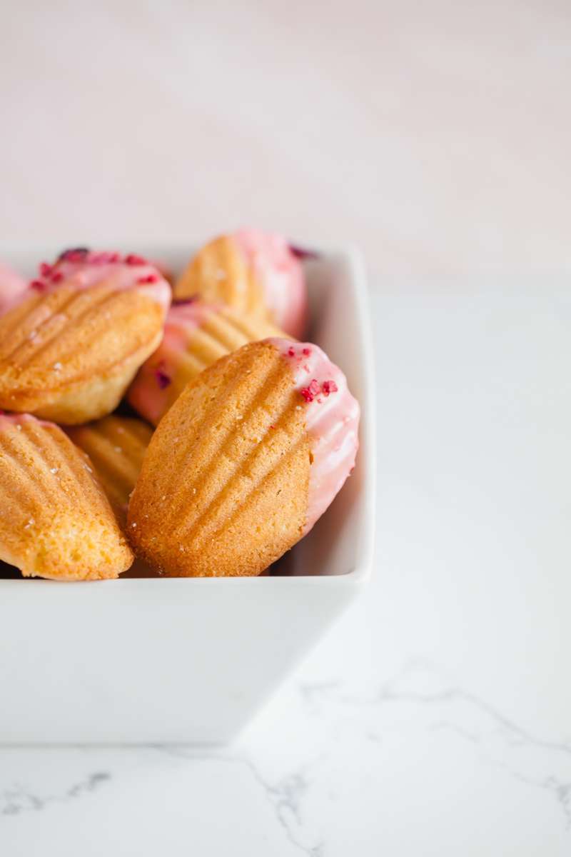 madeleines-french-recipes-baking-cakes-madeleine-pan-valentines-day-dairyfree-glutenfree