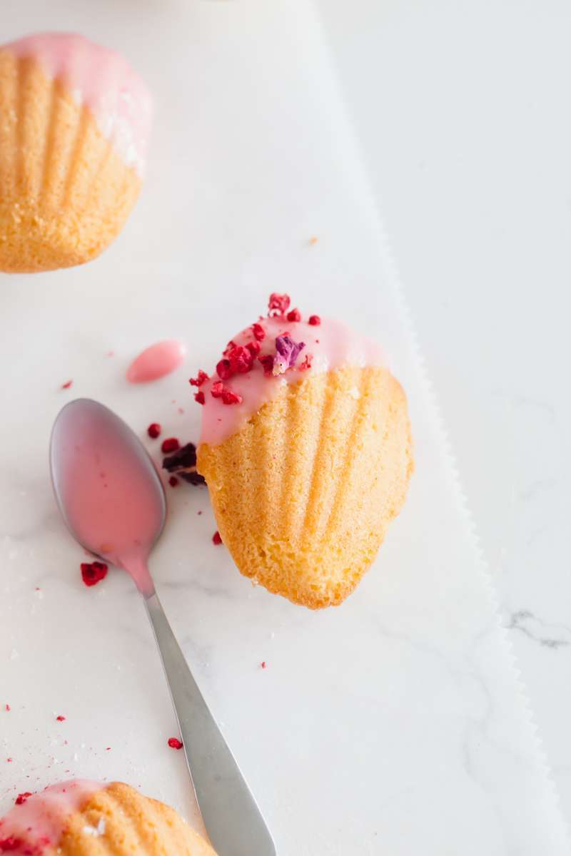 madeleines-french-recipes-baking-cakes-madeleine-pan-valentines-day-dairyfree-glutenfree