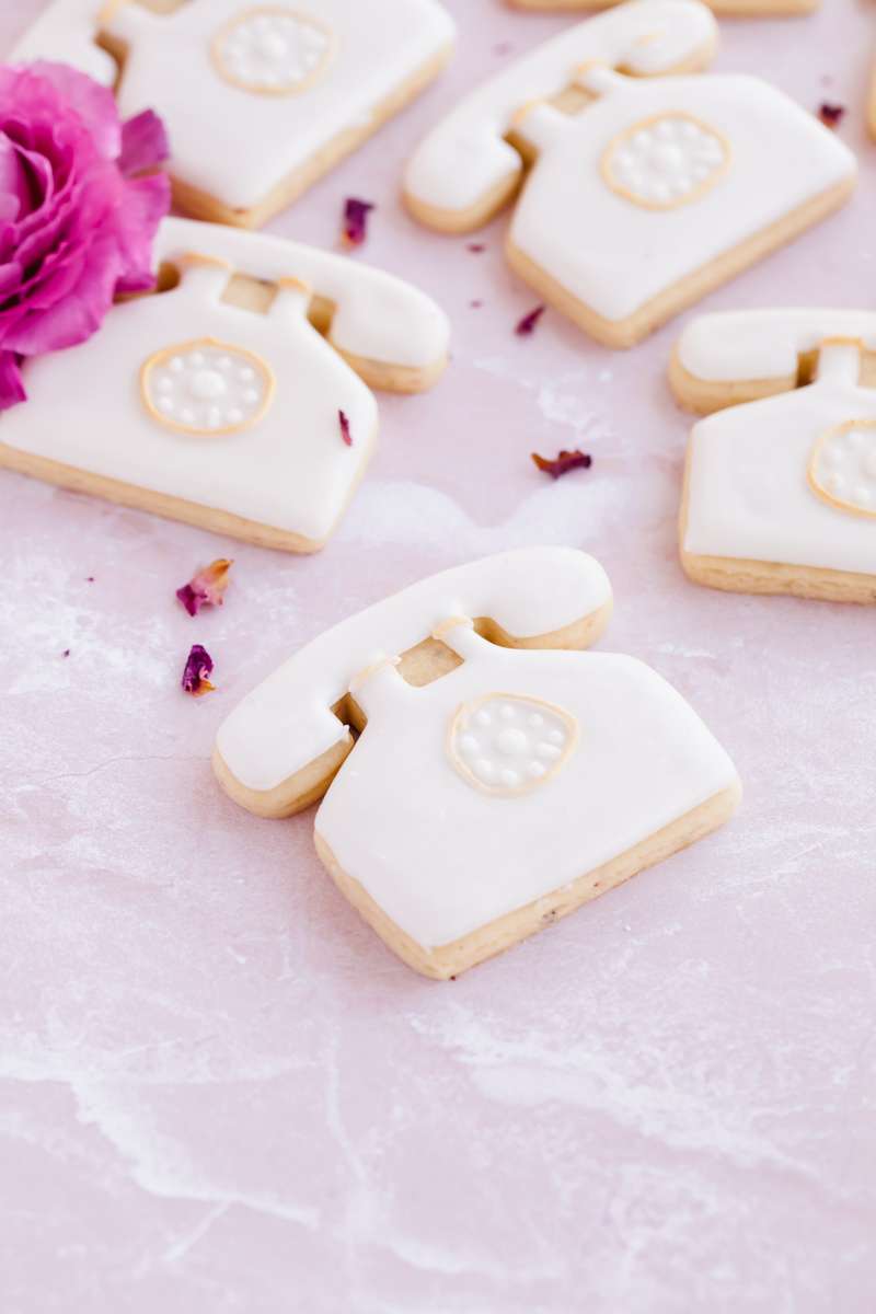 sugar-cookies-cookie-royal-icing-cookie-cutters-rose-recipe-telephone