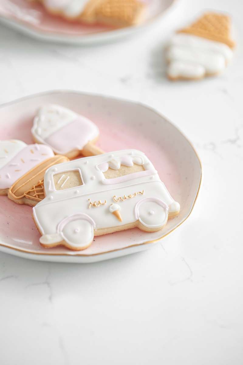 ice-cream-sugar-cookies-baking-royalicing-summer