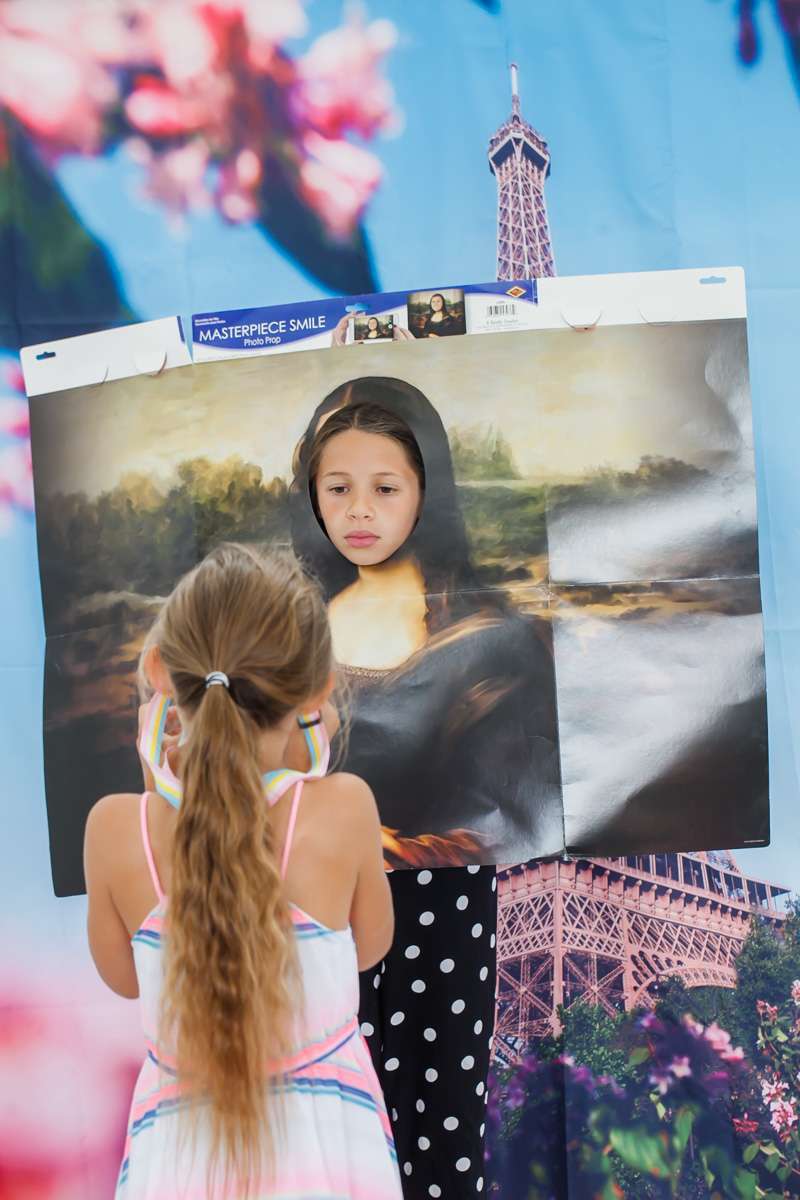 paris-birthday-parisian-kids-parties-mona-lisa-photobooth