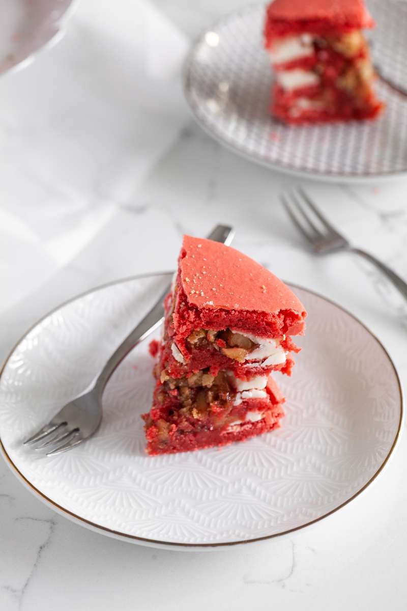 A recipe for apple crisp macarons and a macaron cake for fall dessert menus | Posh Little Designs