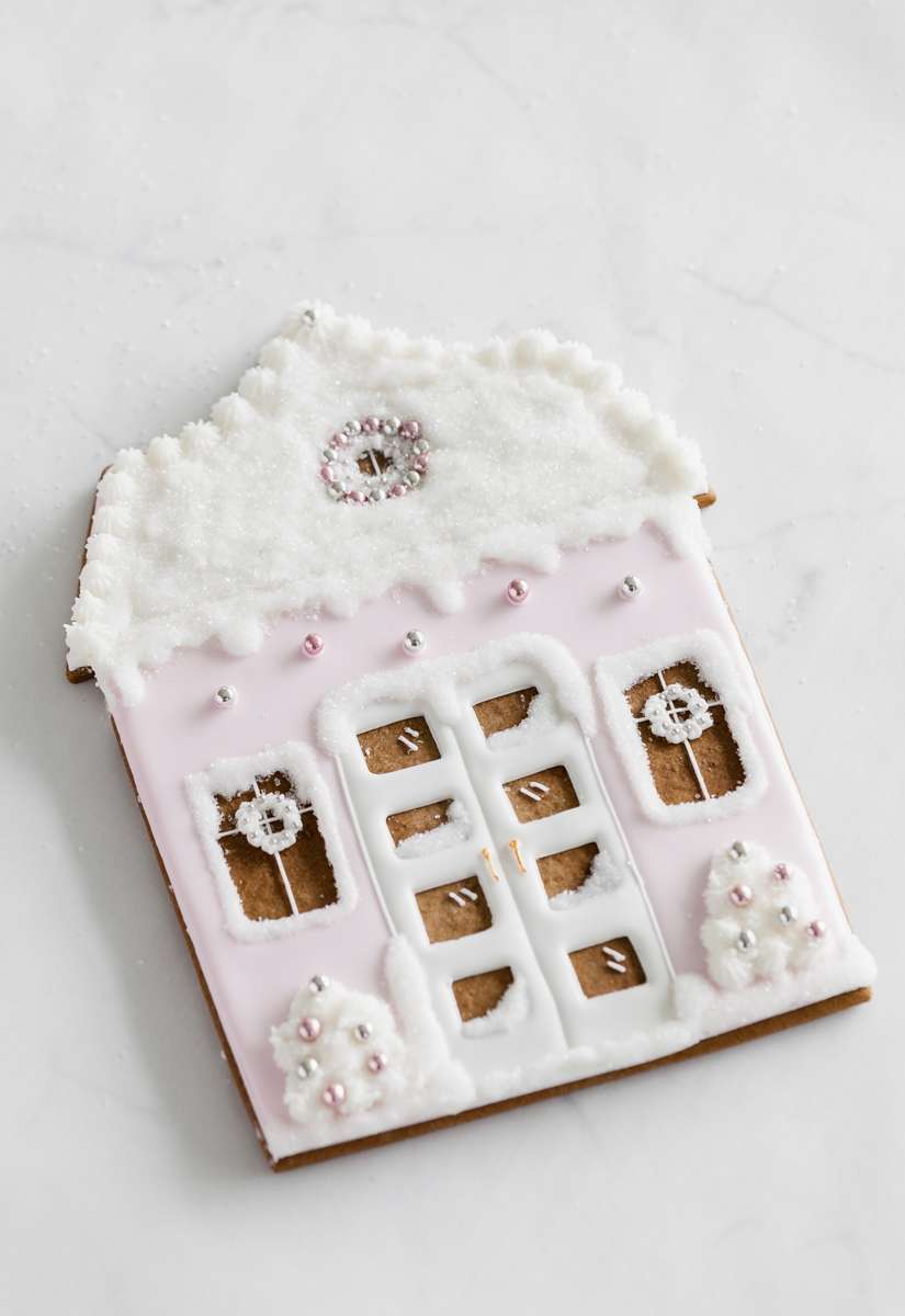 Gingerbread_house_cookie _baking_decorating_royalicing