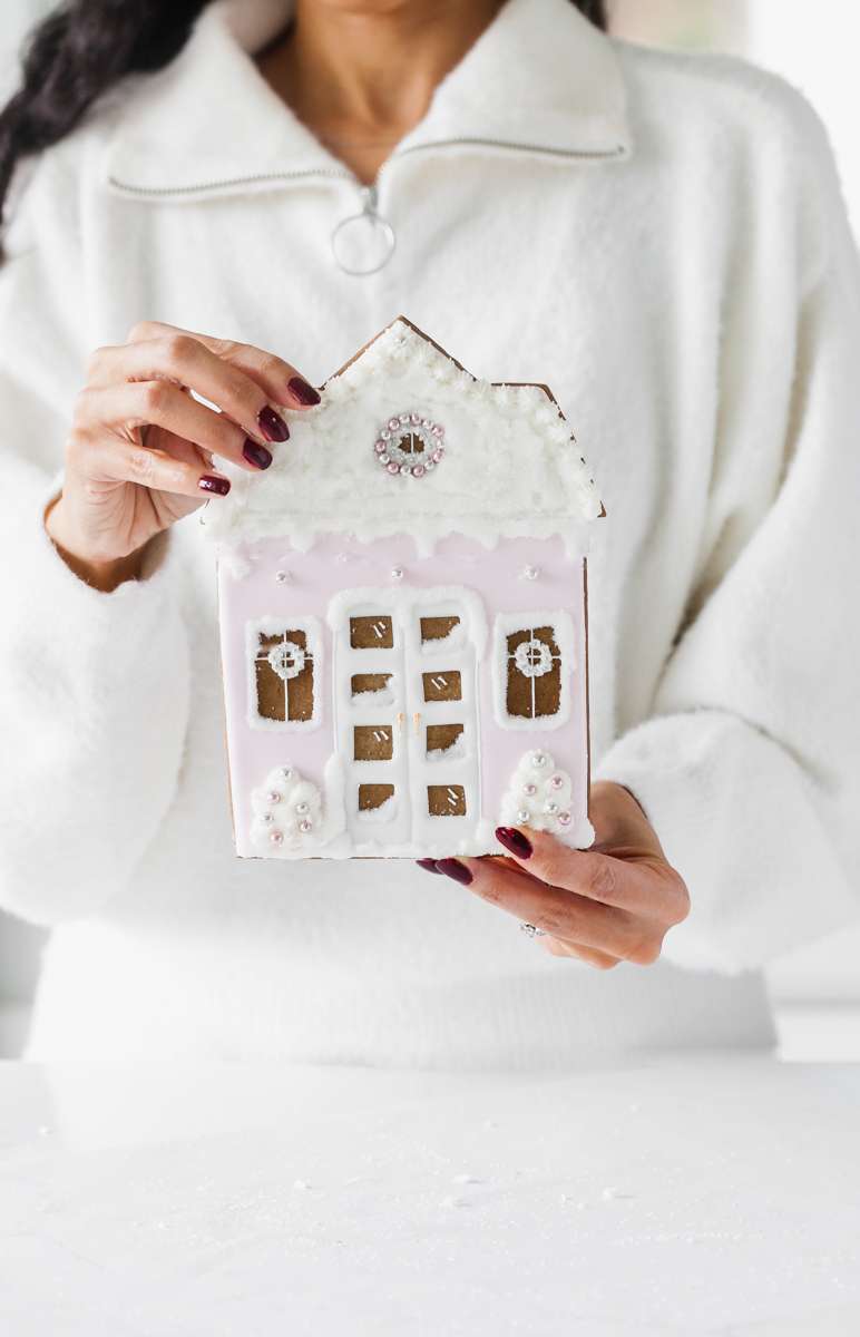 Gingerbread_house_cookie _baking_decorating_royalicing