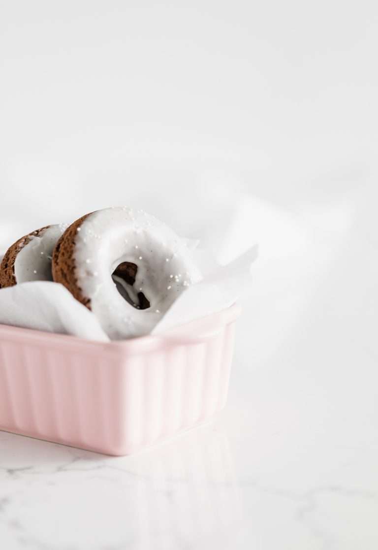 gluten_free_baking_chocolate_donuts_dougnuts_baking_recipes_vanilla_glaze_
