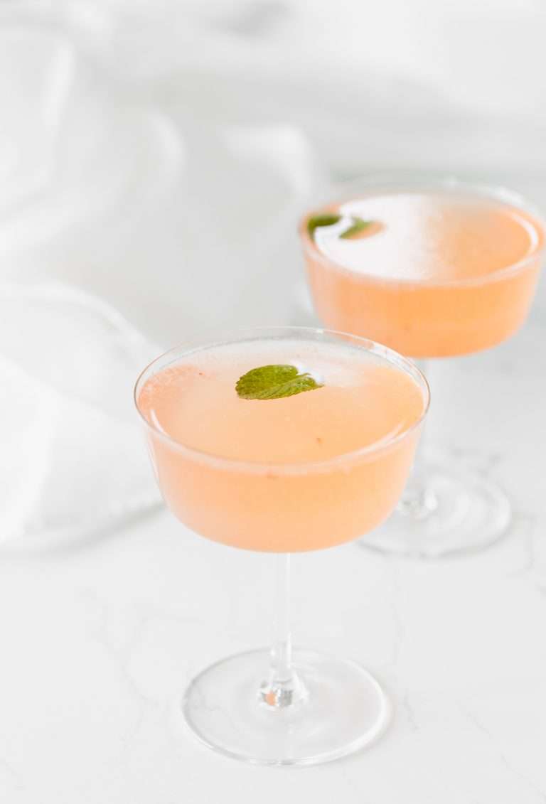 easy_gin_jam_cocktail_strawberry_craft_cocktail_recipes_drinks_spring