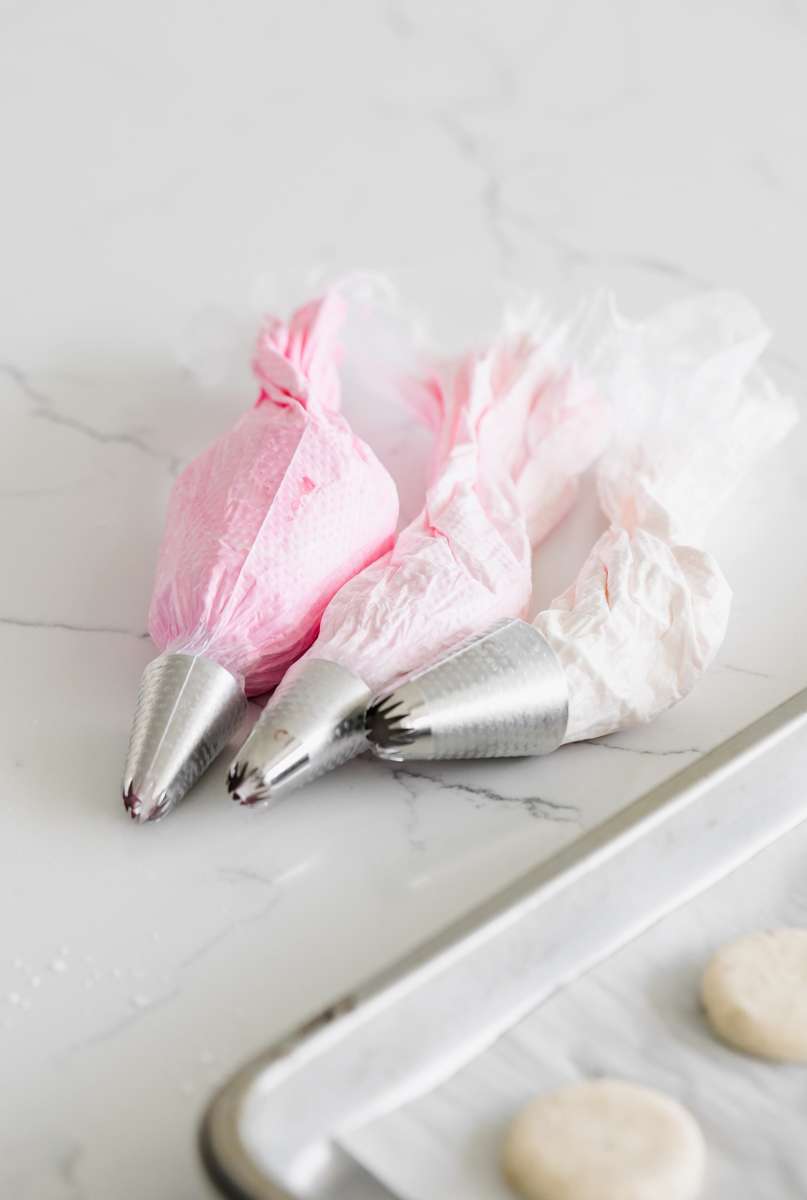 sugar_cookie_recipes_baking_cookie_decorating_small_batch_royal_icing_pink_sugar_cookie_ombre_dessert_ideas_baking