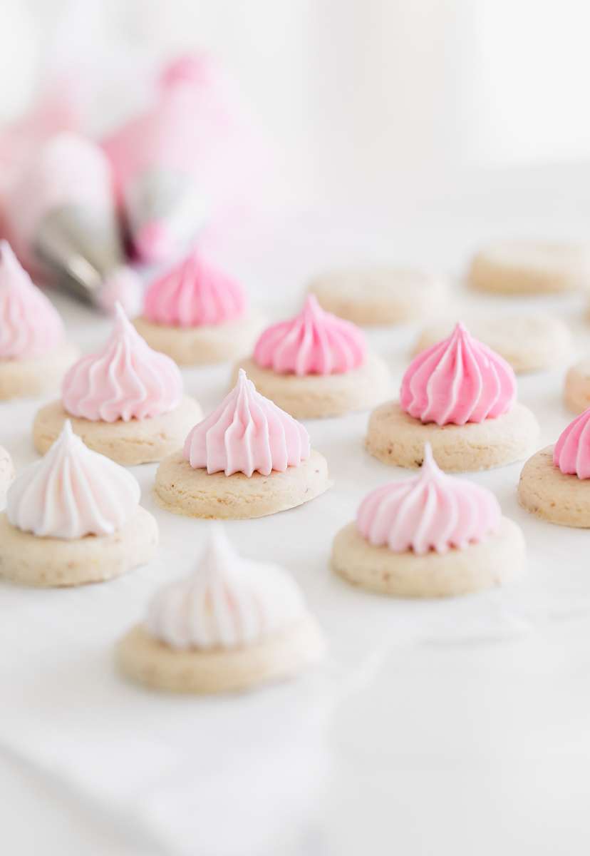 sugar_cookie_recipes_baking_cookie_decorating_small_batch_royal_icing_pink_sugar_cookie_ombre_dessert_ideas_baking