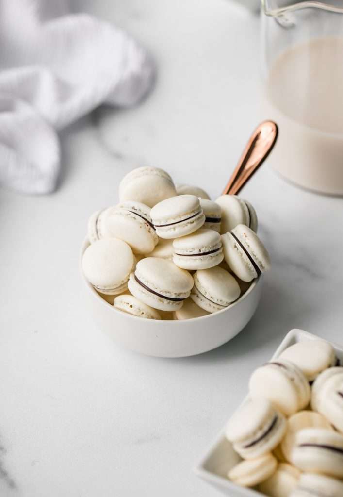 mini_french_macaron_cereal_trends_breakfast_dessert_recipes_chocolate_ganache