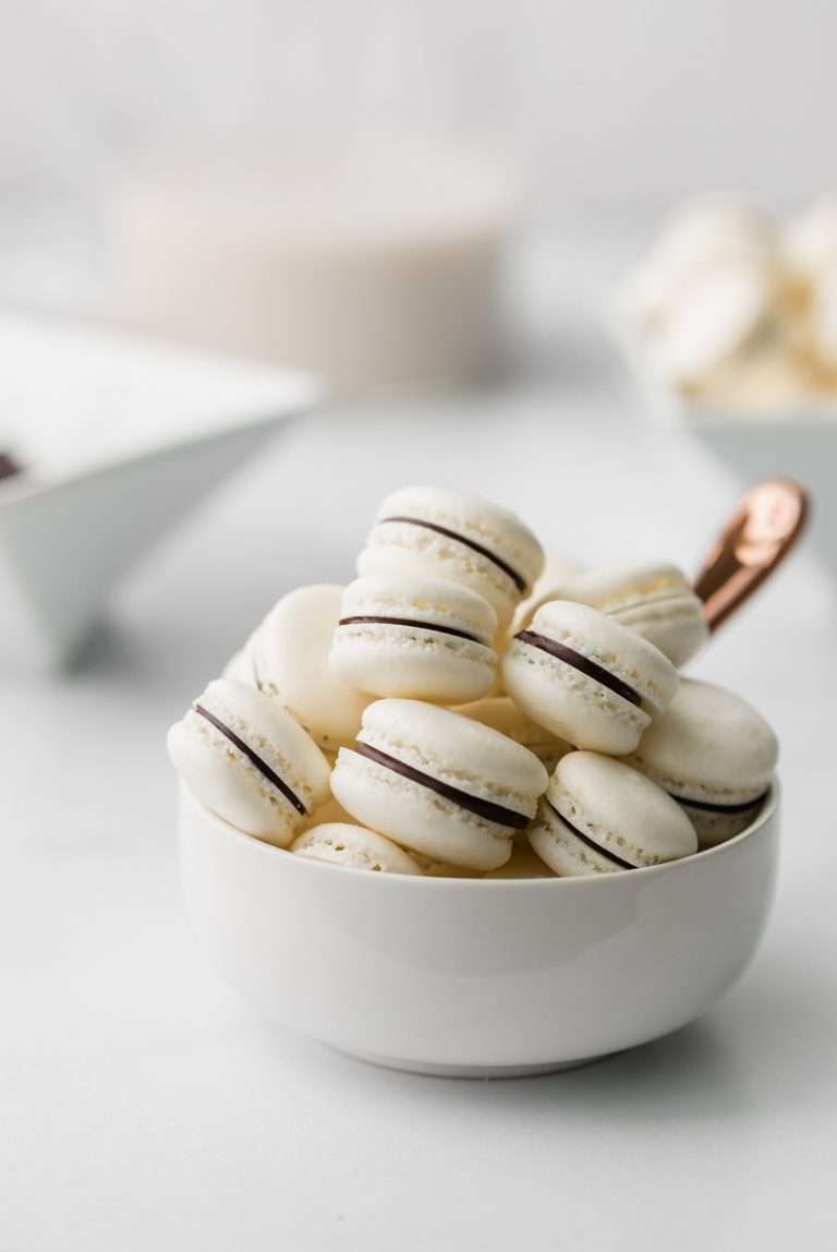 mini_french_macaron_cereal_trends_breakfast_dessert_recipes_chocolate_ganache