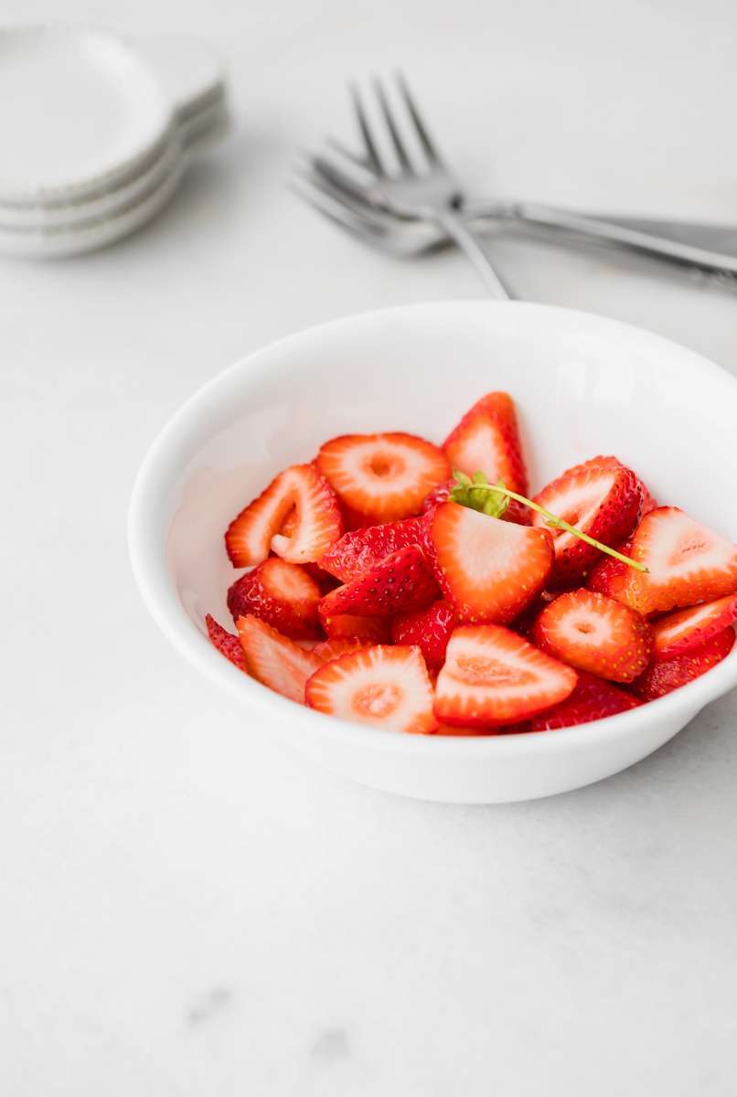 Strawberry shortcake macarons recipe _gluten_free_strawberry_recipes_shortcake_macarons_baking_dairy_free