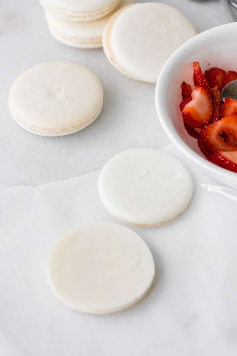 Strawberry shortcake macarons recipe _gluten_free_strawberry_recipes_shortcake_macarons_baking_dairy_free