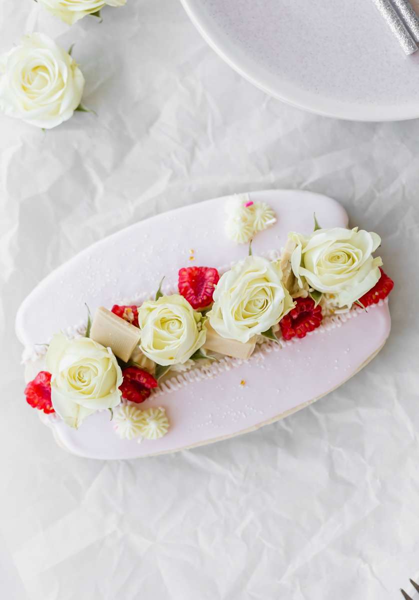 macaron shaped cream tart