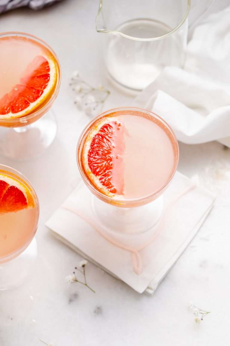 Spring grapefruit French 75 cocktail recipe with just four ingredients inlcluding gin and champagne. Easy and refreshing!