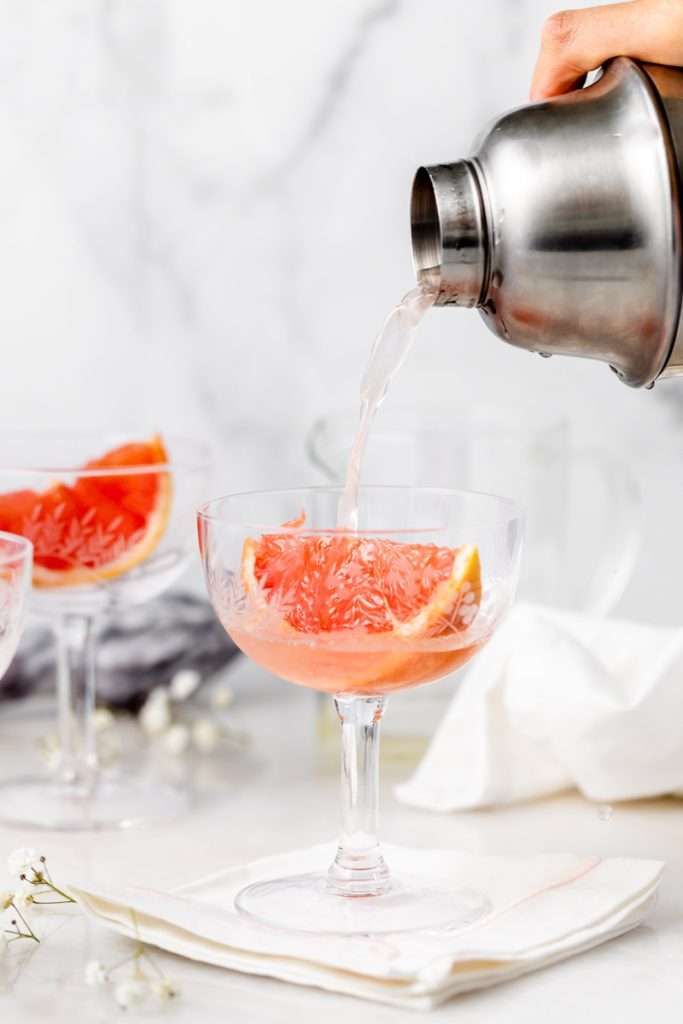 Spring grapefruit French 75 cocktail recipe with just four ingredients inlcluding gin and champagne. Easy and refreshing!