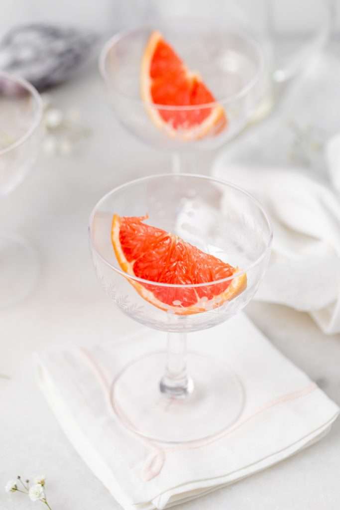 Spring grapefruit French 75 cocktail recipe with just four ingredients inlcluding gin and champagne. Easy and refreshing!