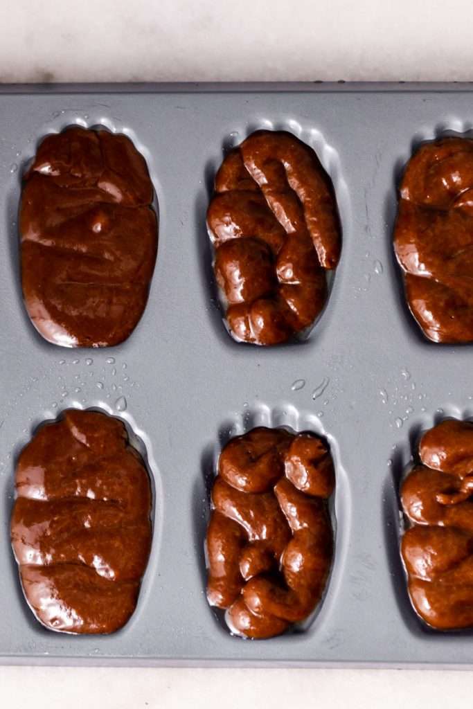 A recipe for chocolate French madeleines, coated in dark chocolate and decorated to look like footballs for Super Bowl Sunday or any football theme. Dairy and Gluten free option