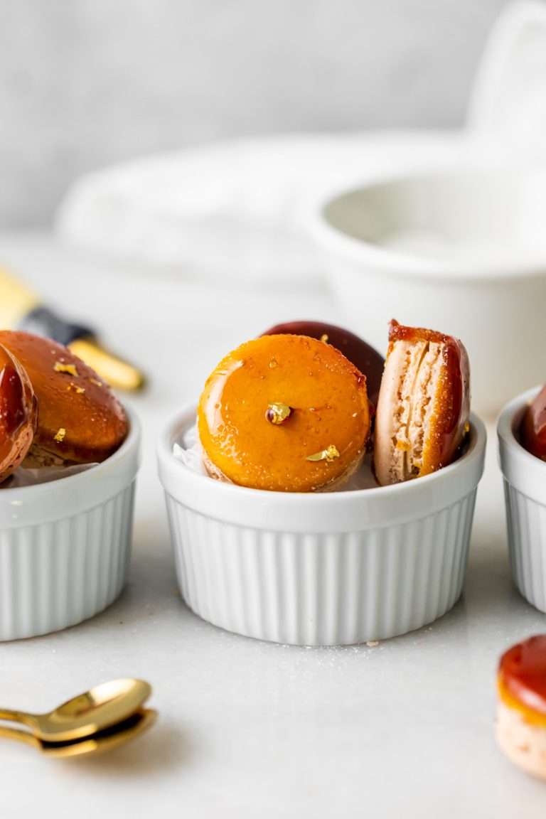 Créme brûlée macarons recipe inspired by trendy crème brûlée donuts, complete with a creamy vanilla custard center and a crisp caramelized sugar dipped shell. A dairy free and gluten free macaron recipe. Enjoy with tea, coffee, or champagne!