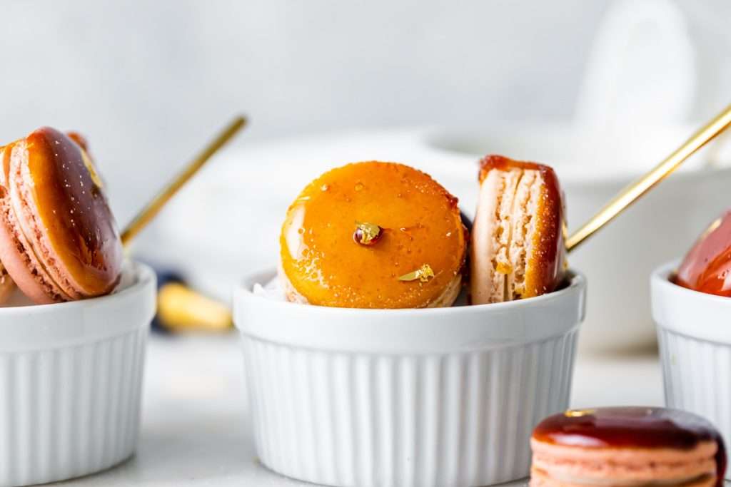 Créme brûlée macarons recipe inspired by trendy crème brûlée donuts, complete with a creamy vanilla custard center and a crisp caramelized sugar dipped shell. A dairy free and gluten free macaron. Enjoy with tea, coffee, or champagne.