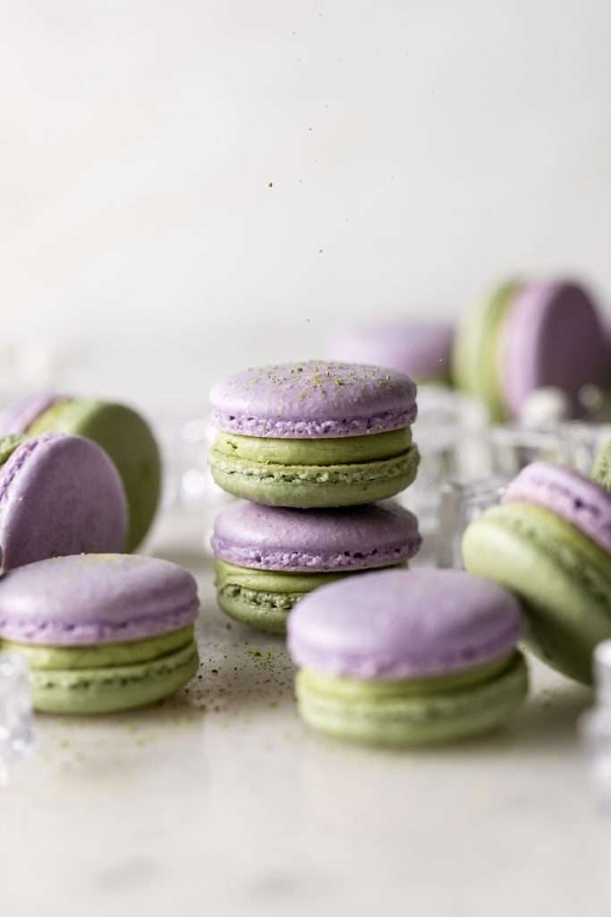 Indulge in a delicious lavender matcha macaron, inspired by the new Starbucks Lavender Matcha latte. From the earthy matcha frosting to the the delicate lavender chocolate ganache sandwiched between two tone almond macaron shells, they are not only delicious but perfect for your upcoming spring gatherings!