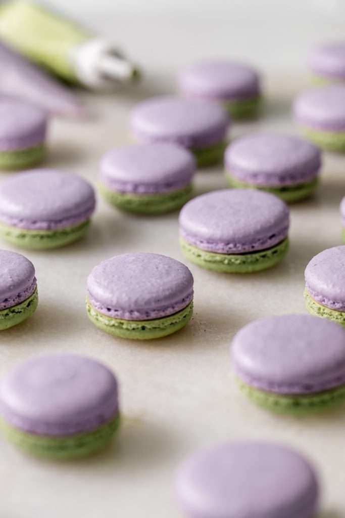 Indulge in a delicious lavender matcha macaron, inspired by the new Starbucks Lavender Matcha latte. From the earthy matcha frosting to the the delicate lavender chocolate ganache sandwiched between two tone almond macaron shells, they are not only delicious but perfect for your upcoming spring gatherings!