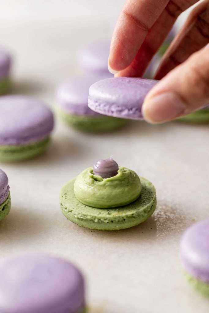 Indulge in a delicious lavender matcha macaron, inspired by the new Starbucks Lavender Matcha latte. From the earthy matcha frosting to the the delicate lavender chocolate ganache sandwiched between two tone almond macaron shells, they are not only delicious but perfect for your upcoming spring gatherings!