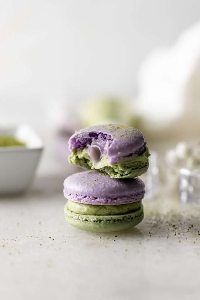 Indulge in a delicious lavender matcha macaron, inspired by the new Starbucks Lavender Matcha latte. From the earthy matcha frosting to the the delicate lavender chocolate ganache sandwiched between two tone almond macaron shells, they are not only delicious but perfect for your upcoming spring gatherings!