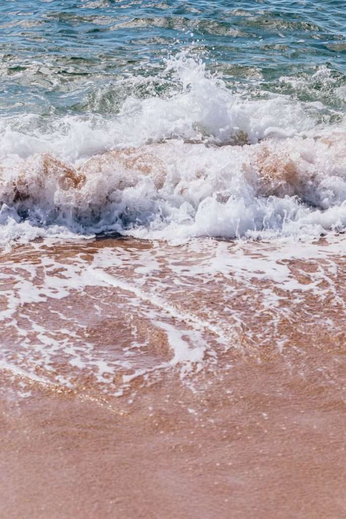 Beautiful Haleiwa Ali'i Beach Park in Haleiwa Hawaii, Oahu. Must visit for seashells, sea turtles and warm golden sand.