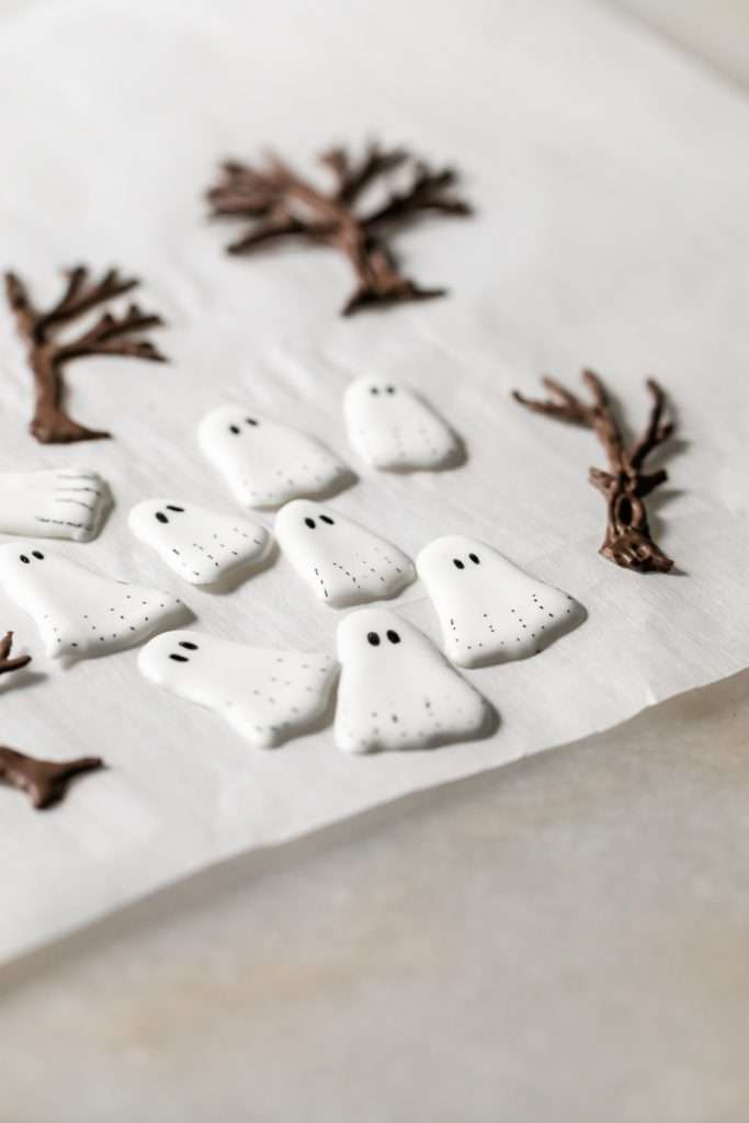 These 3D chocolate sugar cookies are decorated with rich chocolate royal icing and festive Halloween details. Featuring spooky icing transfers, they are not only delicious but perfect for dessert tables. cookie decorating inspiration and halloween themed parties.